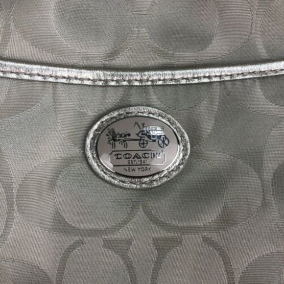 Coach Gold Khaki Bag in Signature Jacquard Shoulder Strap Zip NWT - Picture 3 of 9